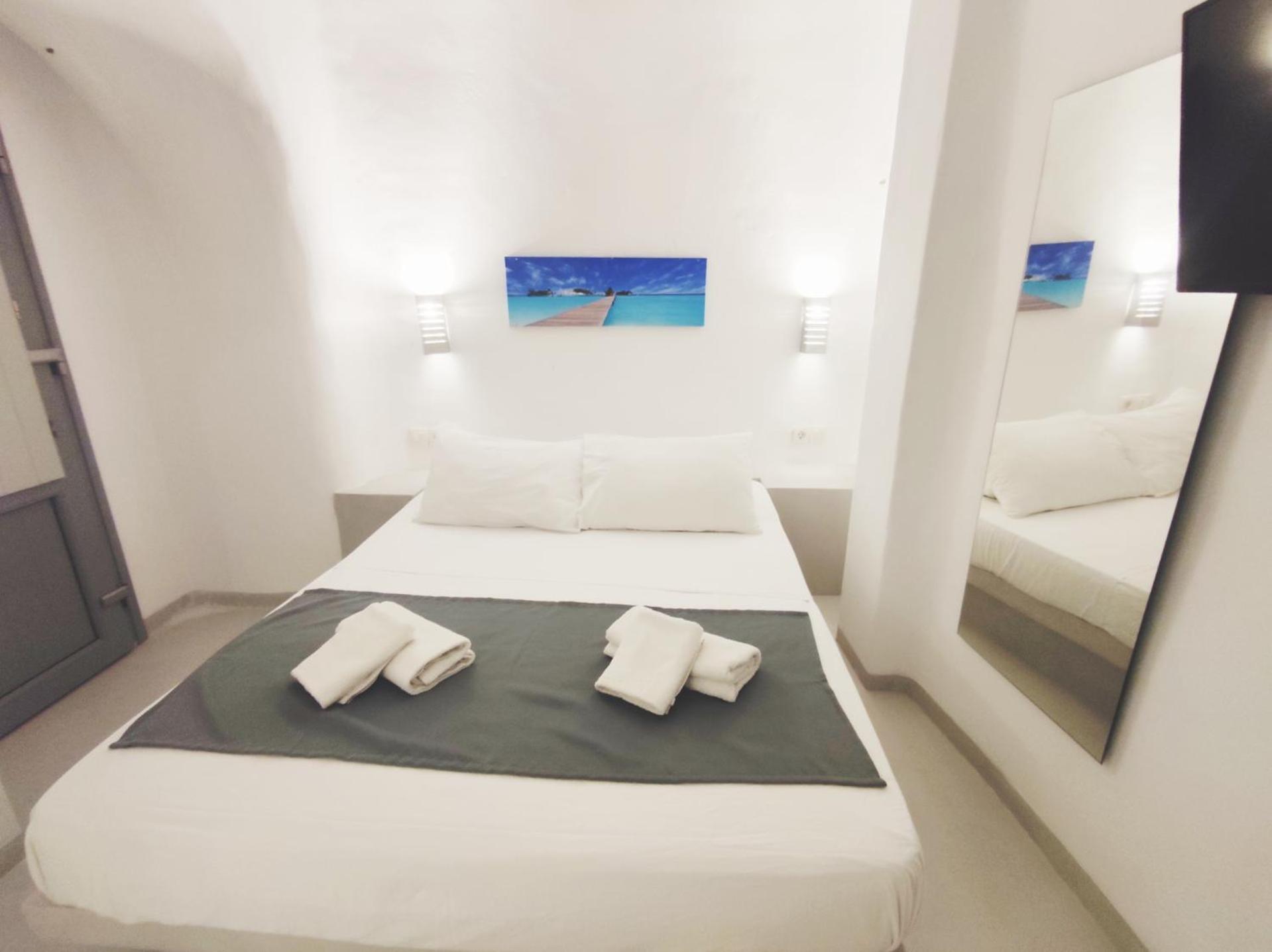 Low Cost Fira Center Rooms Exteriör bild